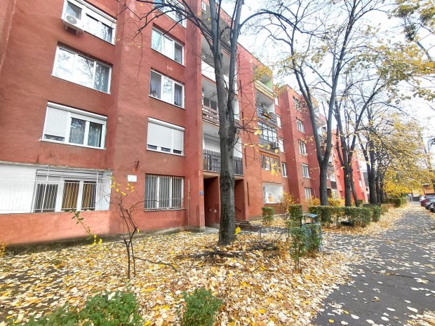 Tatab�nya, 2 szob�s  t�gla lak�s elad�