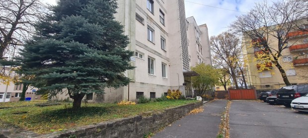 Tatab�nya, 2 szob�s  t�gla lak�s elad�