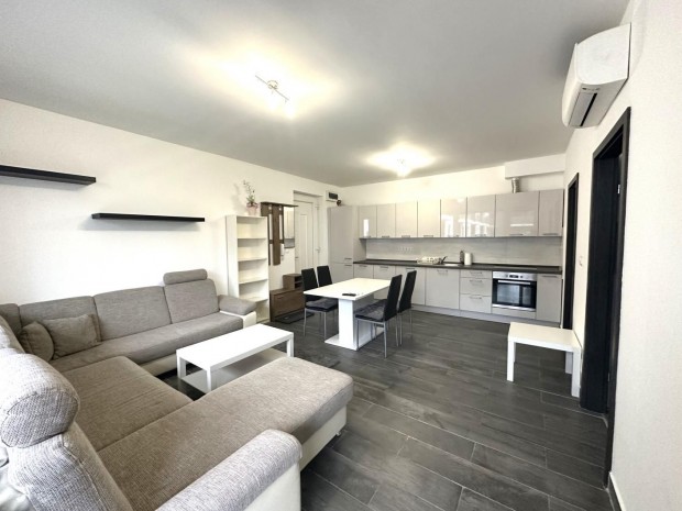 Tatab�nya, 2 szob�s  t�gla lak�s kiad�