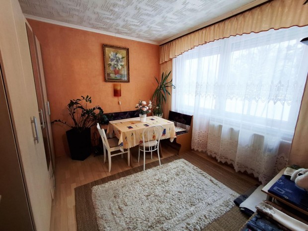 Tatab�nya, 3+1 szob�s   lak�s elad�