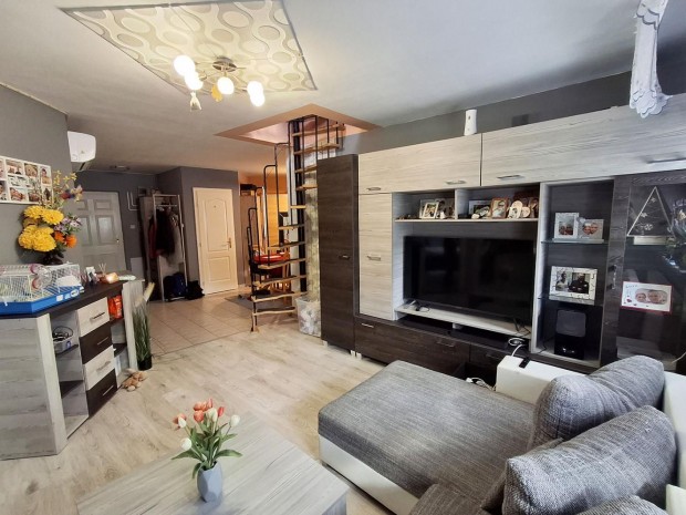 Tatab�nya, 3+1 szob�s  t�gla lak�s elad�