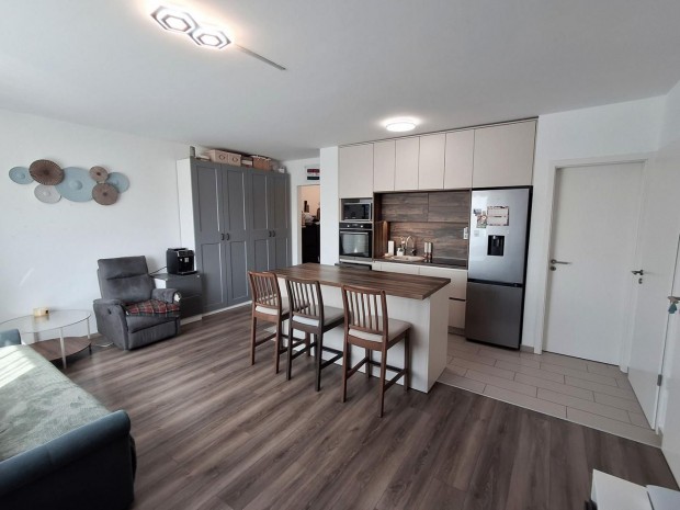 Tatab�nya, 3 szob�s  t�gla lak�s elad�