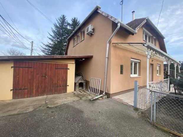 Tatab�nya, 4+1 szob�s  csal�di h�z elad�