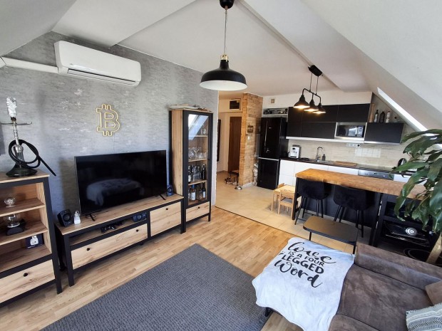 Tatab�nya, 4 szob�s  t�gla lak�s elad�