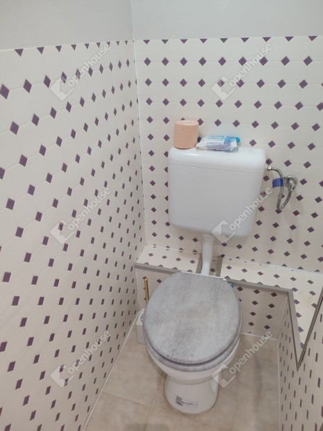 Tatab�nya kertv�rosban elad� k�t szob�s lak�s!