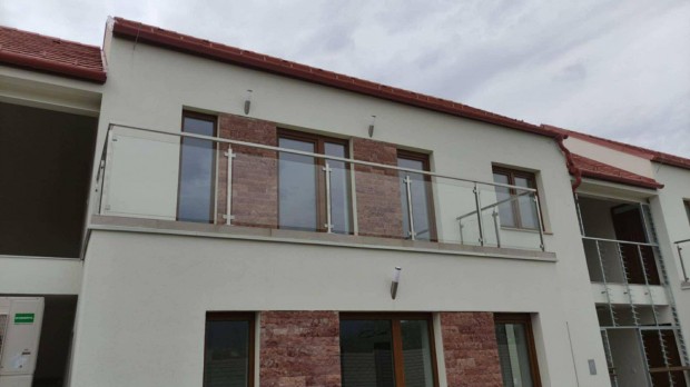 Tatab�nya kiad� lak�s