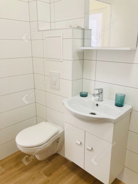 Tatab�nyai elad� 51 nm-es lak�s