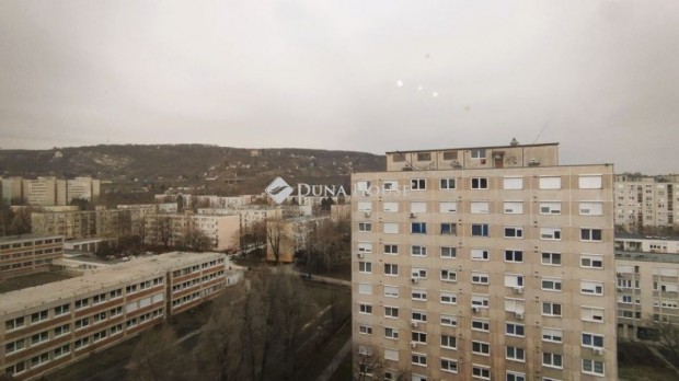 Tatab�nyai elad� 53 nm-es lak�s