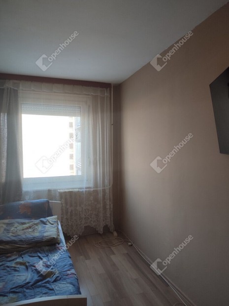 Tatab�nyai elad� 55 nm-es lak�s