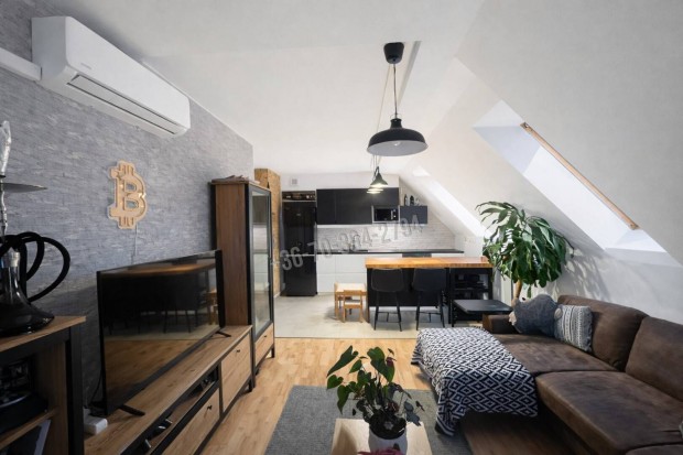 Tatab�ny�n 80 m, 3 szoba + amerikai konyh�s, 2 erk�lyes lak�s!