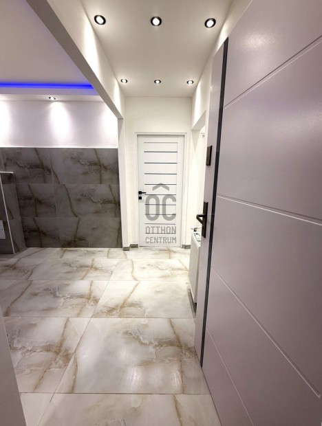 Tatab�ny�n Kertv�rosban I. emeleti, fel�j�tott lak�s