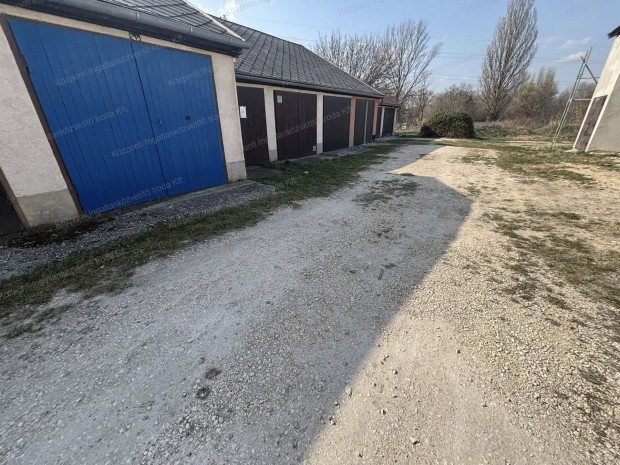 Tatab�ny�n, D�zsakertben, gar�zs elad�!