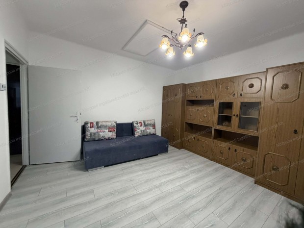 Tatab�ny�n, �v�rosban, a Szab� Ign�c utc�ban, fel�j�tott, 1. emeleti,