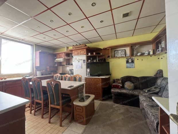 Tatabnyn, jvrosban egyedileg talaktott 50 m2-es laks elad
