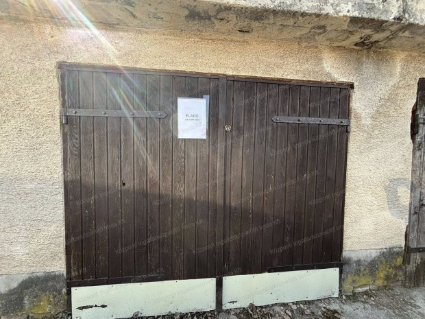 Tatab�ny�n elad� 18 m2-es gar�zs, a F�ldi Imre Sportcsarnok melletti