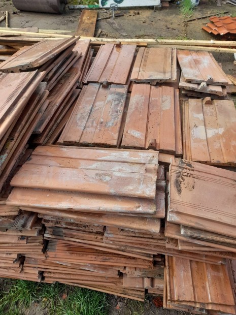 Tatai cser�p 1500db j� �llapotban elado.Sz�llit�s megoldhato.