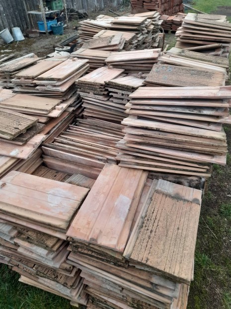 Tatai cser�p 2500db kit�n� �llapotban elado.Sz�llit�s megoldhato.