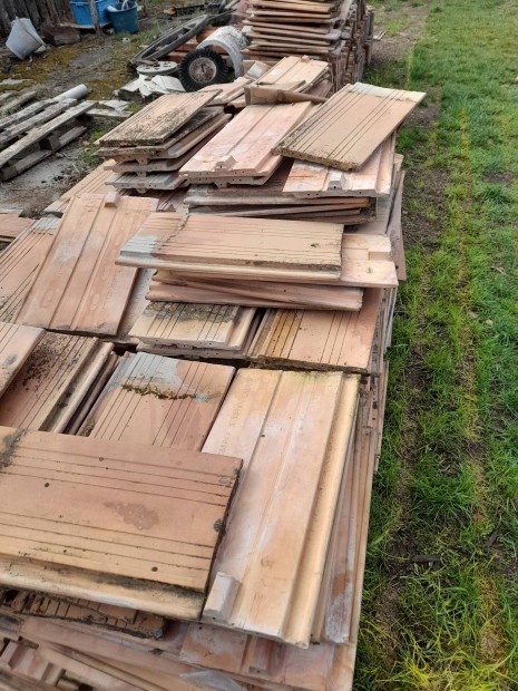 Tatai cser�p 900db jo �llapotuak elado.Sz�llit�s megoldhato.