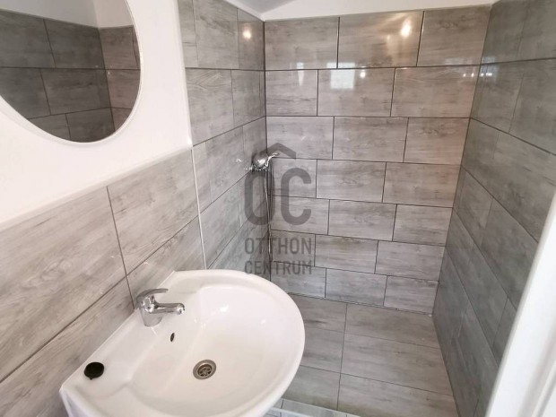 Tatai elad� k�nny�szerkezetes csal�di h�z