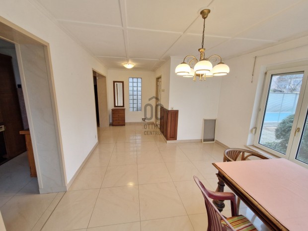 Tatai elad� t�gla csal�di h�z