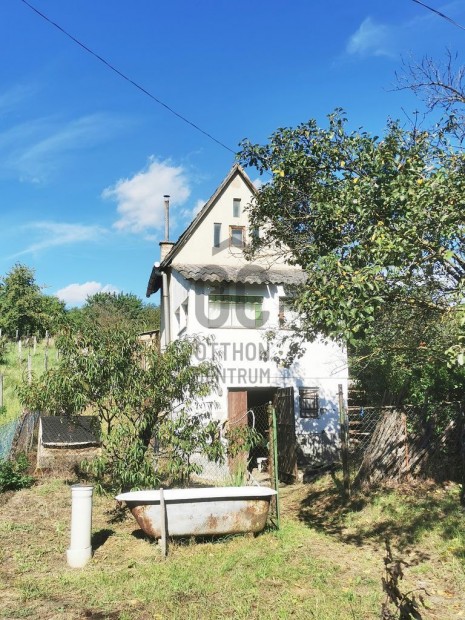 Tatai elad� t�gla csal�di h�z