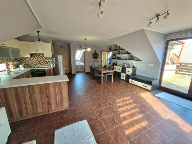 Tatai elad� t�gla t�rsash�zi lak�s