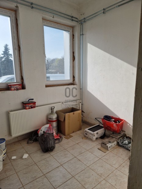 Tatai kiad� �zleti c�l� ingatlan