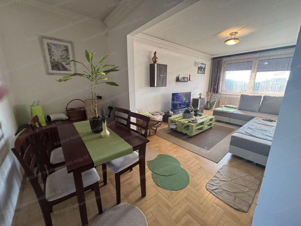 Tat�n, a Kosztol�nyi Dezs� utc�ban, 53 m2-es lak�s elad� gar�zzsal!