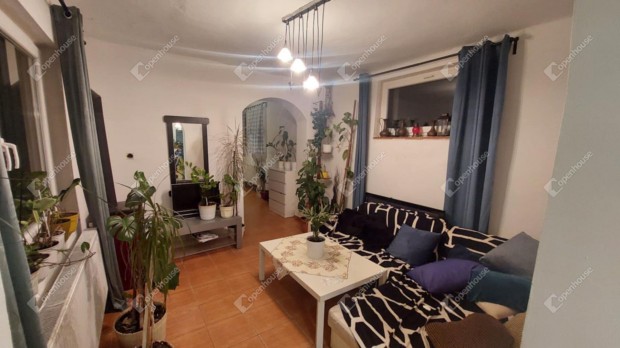 Tat�n k�t k�l�n bej�rat� ingatlan elad�!