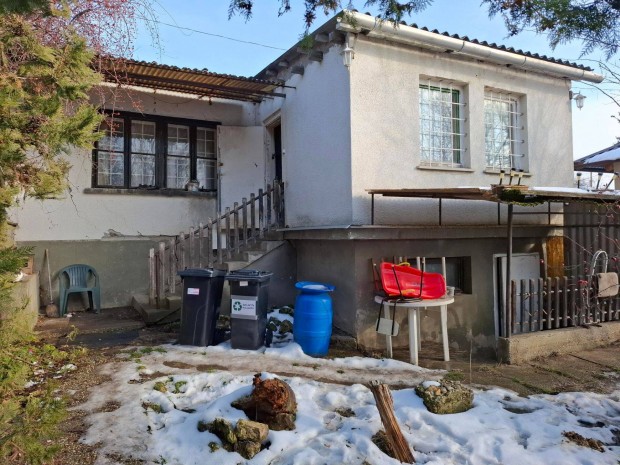 Tat�n kis h�z, nagy telek, nyugodt k�rnyezet �s rengeteg lehet�s�g