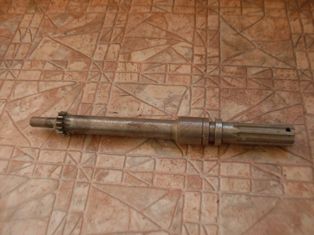 T�tra 148 szivatty�meghajt� tengely