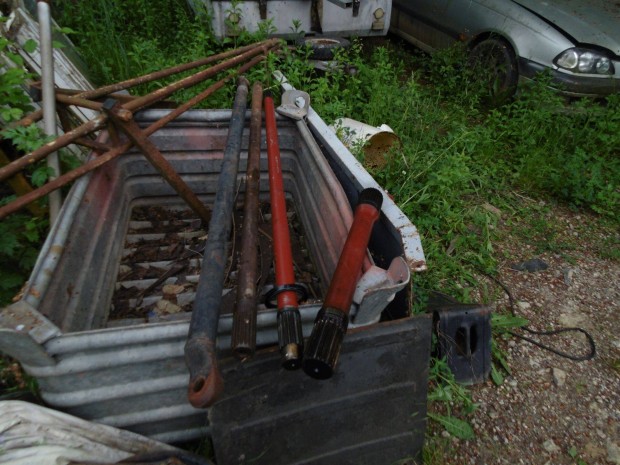 T�tra 815 T�tra 148, CKD Aut�daru Cs�tengely�be Tengely, Kard�nok