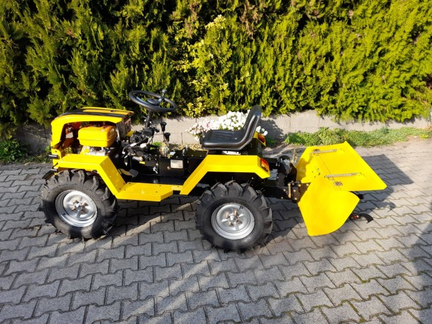 Tauros Zx 18 4x4, 18 LE-s kistraktor talajmarval szenzcis ron !!!