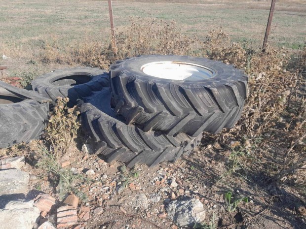 Taurus 18.4 R30 traktor gumi állítható felnivel 