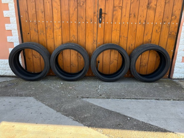 Taurus 225/40 r19 ny�ri gumiszett 