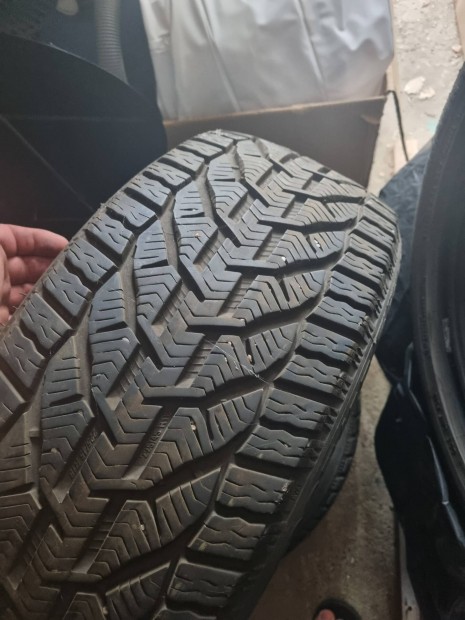 Taurus 225/45 R18 tli gumiabroncs