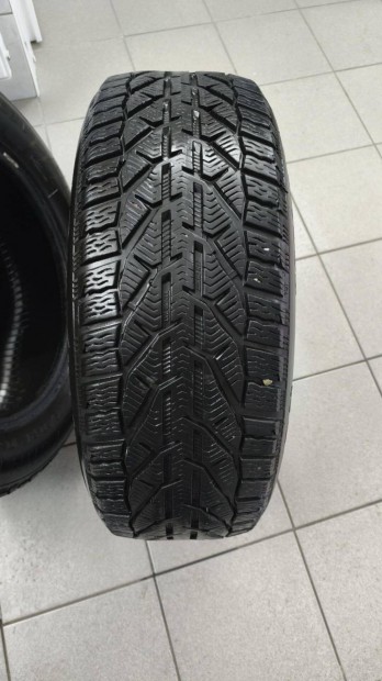 Taurus 225/60 R17 103 V T�li gumi elad�