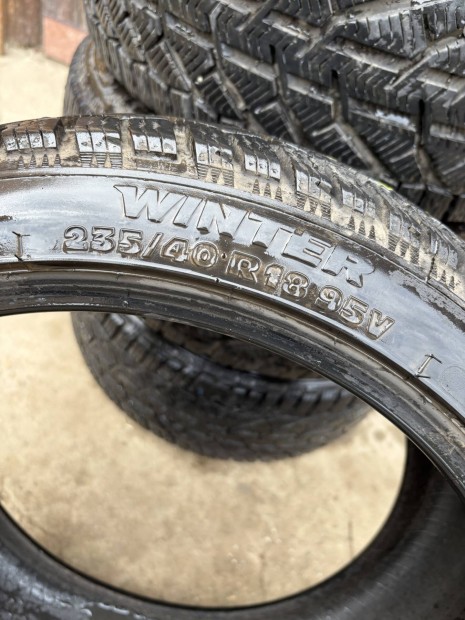 Taurus 235/40 R18 téli szett.