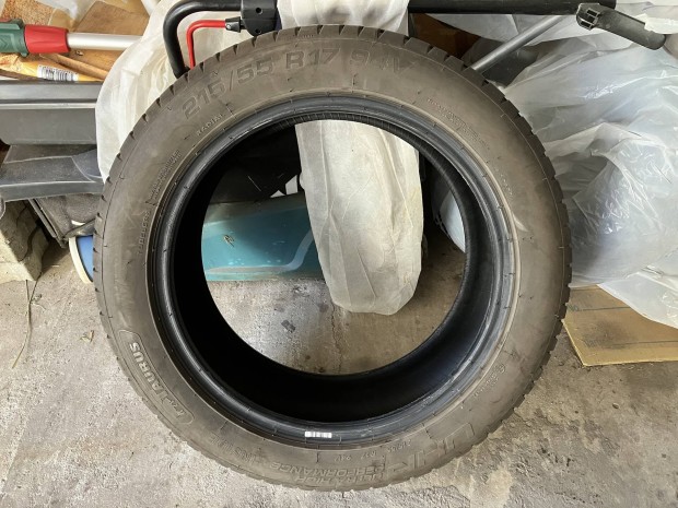 Taurus UHP 215/55 R17 94V nyri gumiabroncsok