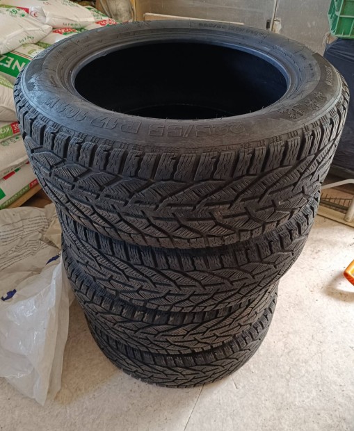 Taurus tligumi 225/55 R17 101V