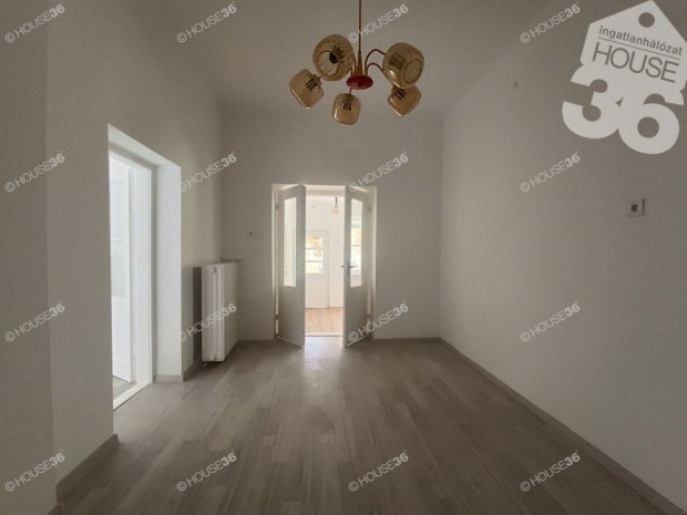 Tavaszi k�lt�z�sre k�sz lak�s - remek helyen!