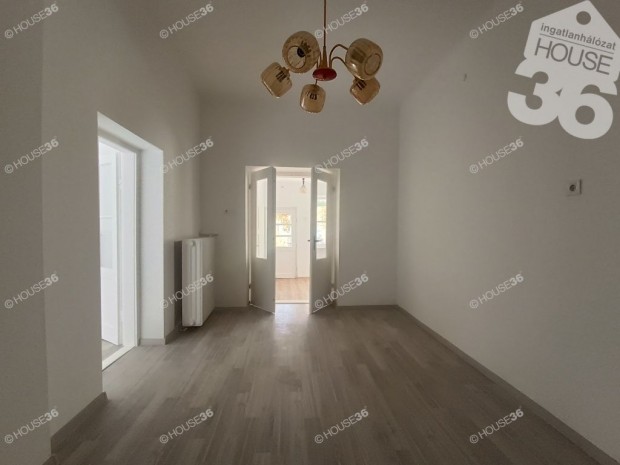 Tavaszi k�lt�z�sre k�sz lak�s - remek helyen!