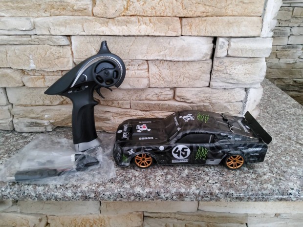 Tvirnyts 4WD 1/18 mret nagysebessg drift aut 