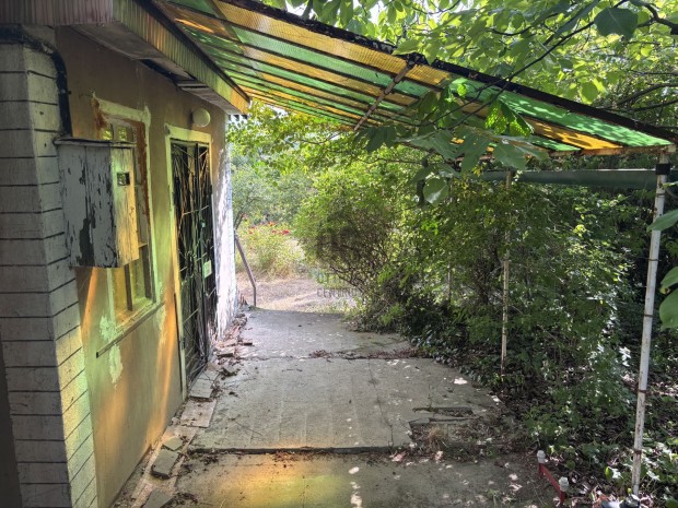 T�vol a v�ros zaj�t�l, Perecesen z�ld�vezeti telek elad�!