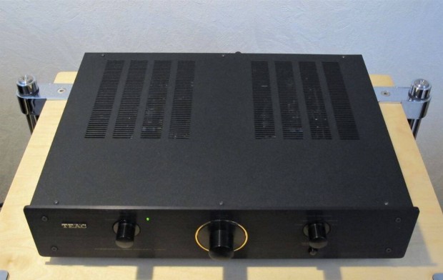 Teac A-BX10 sztereó erősítő a teac egyik csúcsmodelje melyet
