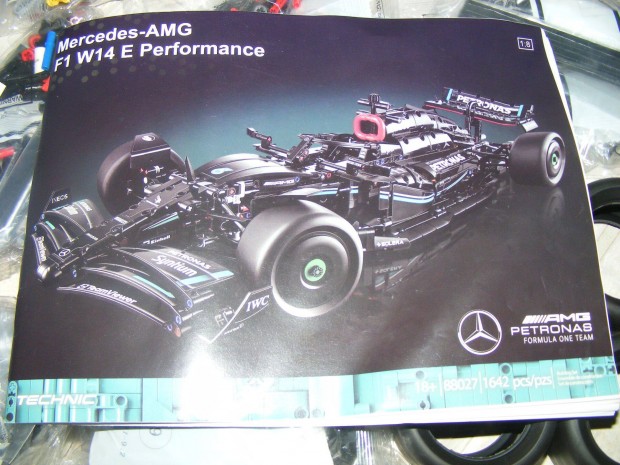 Technic 42171 Mercedes AMG W14E F1 Versenyaut lego j