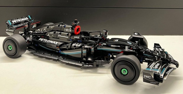 Technic 42171 Petronas Mercedes AMG F1 Versenyaut j