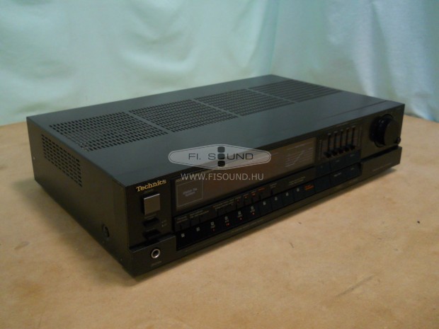 Technics SA-160 ,2x65W,4-16 ohm,4 hangfalas rádiós sztereo erősítő