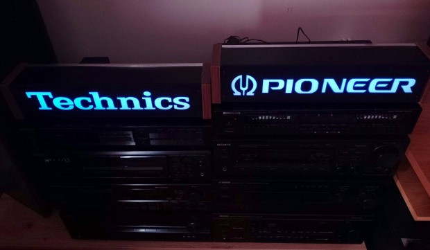 Technics s Pioneer felirat reklmtbla, dszlmpa, dekorci