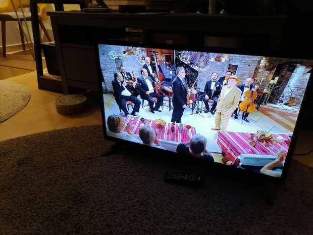 Technika 82cm HD LED tv dvb USB hdmi szép színekkel!